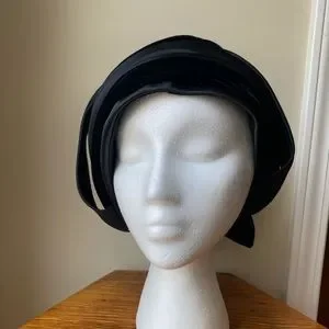 Vintage Dana Original Velvet/ Satin women’s hat Union Made 1940\'s Dana Original | Accessories | Vintage Dana Original Velvet  main image 2
